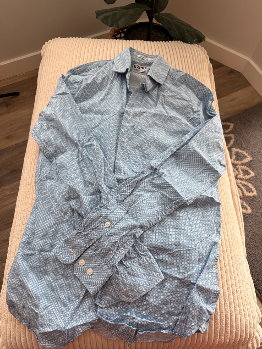 Express Men's Light Blue Micro-Pattern Dress Shirt